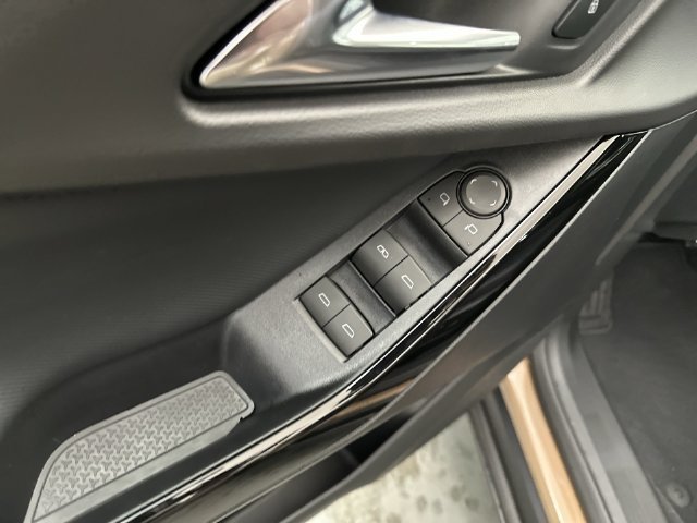 2027 Chevrolet Equinox LT - Photo 17