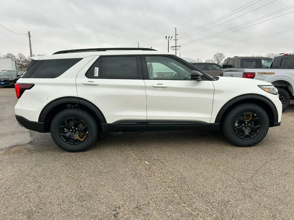 New 2026 Star White Metallic Tri-Coat Ford Tremor® image 2