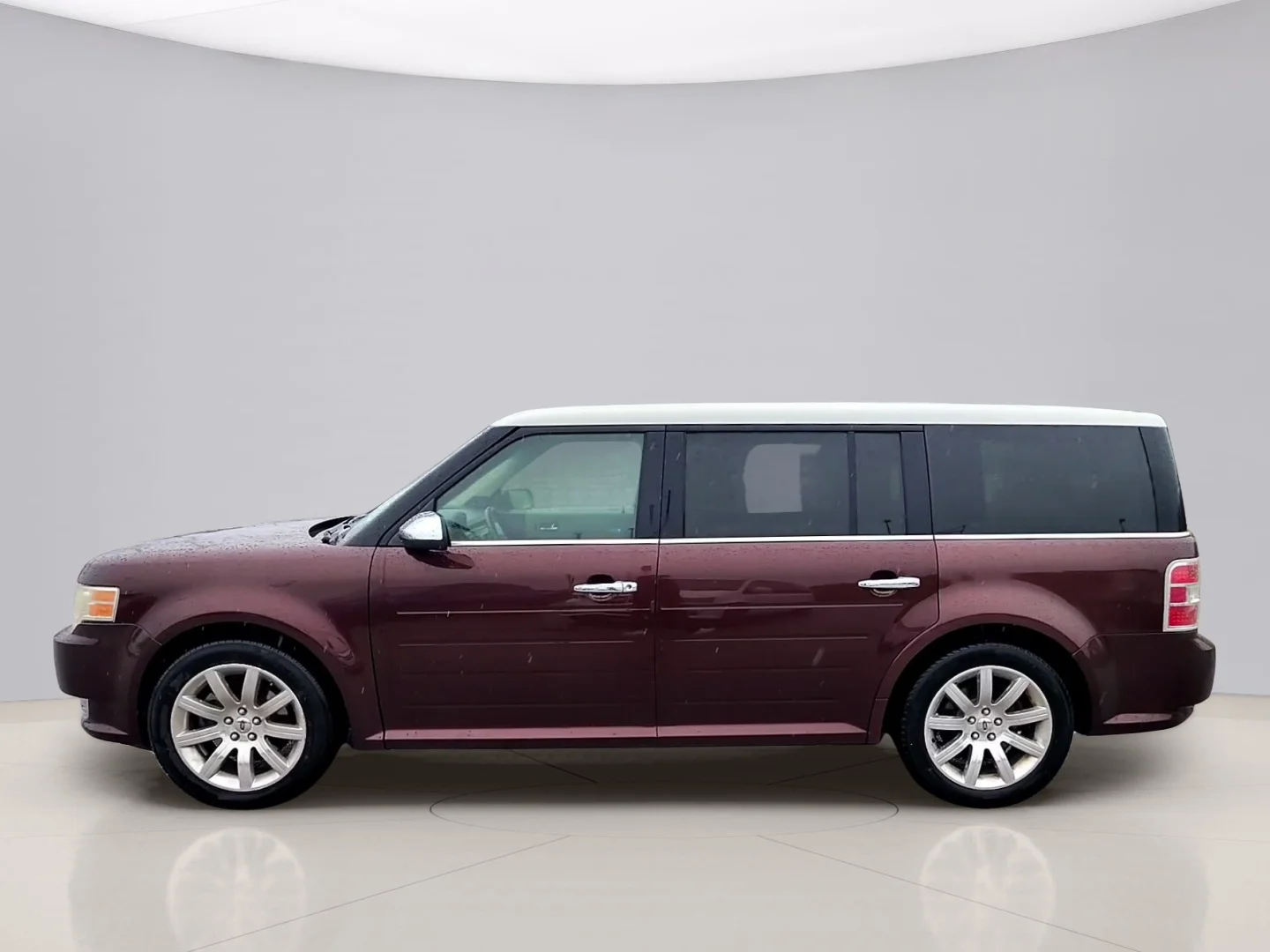 Used 2009 Red Ford LIMITED image 2