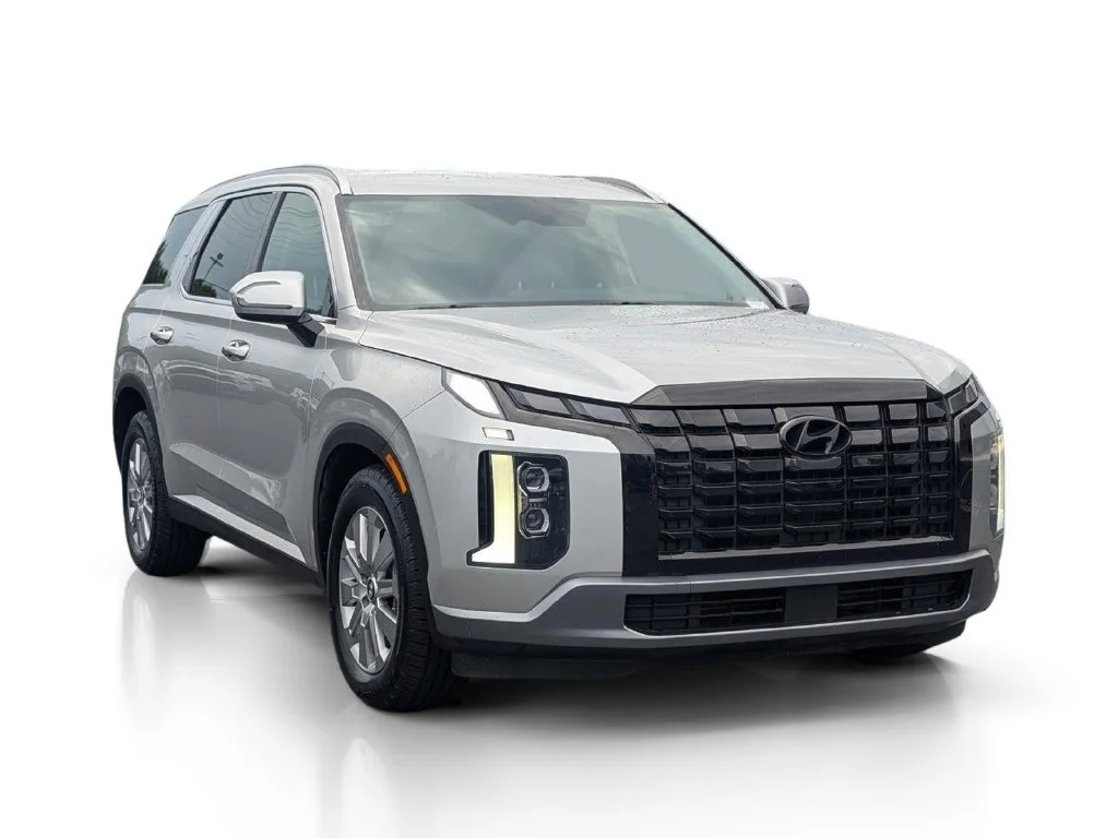 Used 2024 Typhoon Silver Hyundai SEL 7P image 7