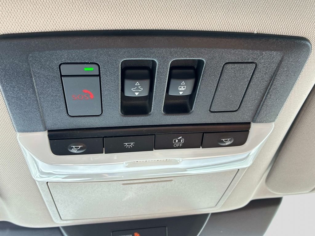 Used 2025 Black Nissan Platinum image 41