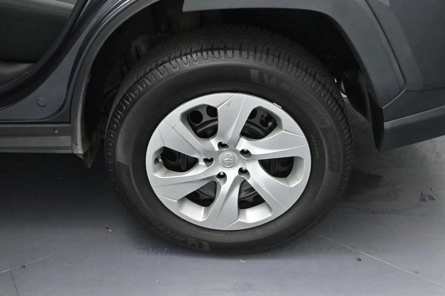 Used 2022 Magnetic Gray Metallic Toyota LE image 30