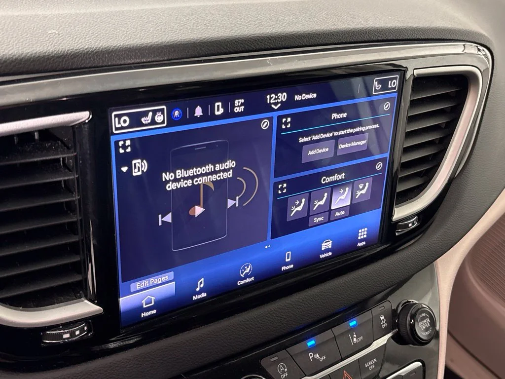 Used 2024 Black Chrysler Touring L image 39