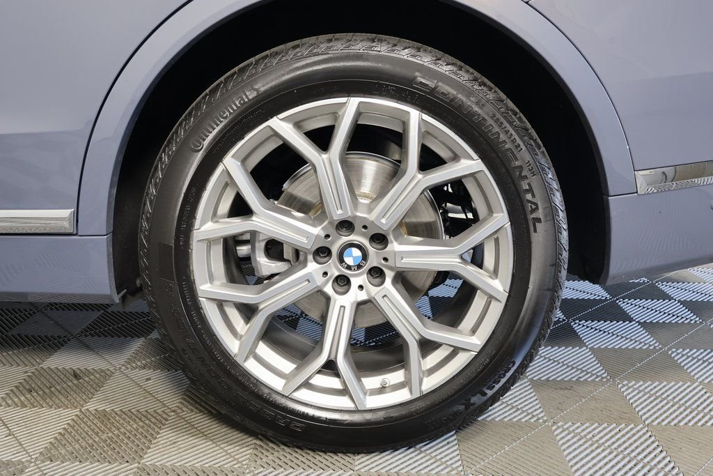 Used 2025  BMW xDrive40i image 16