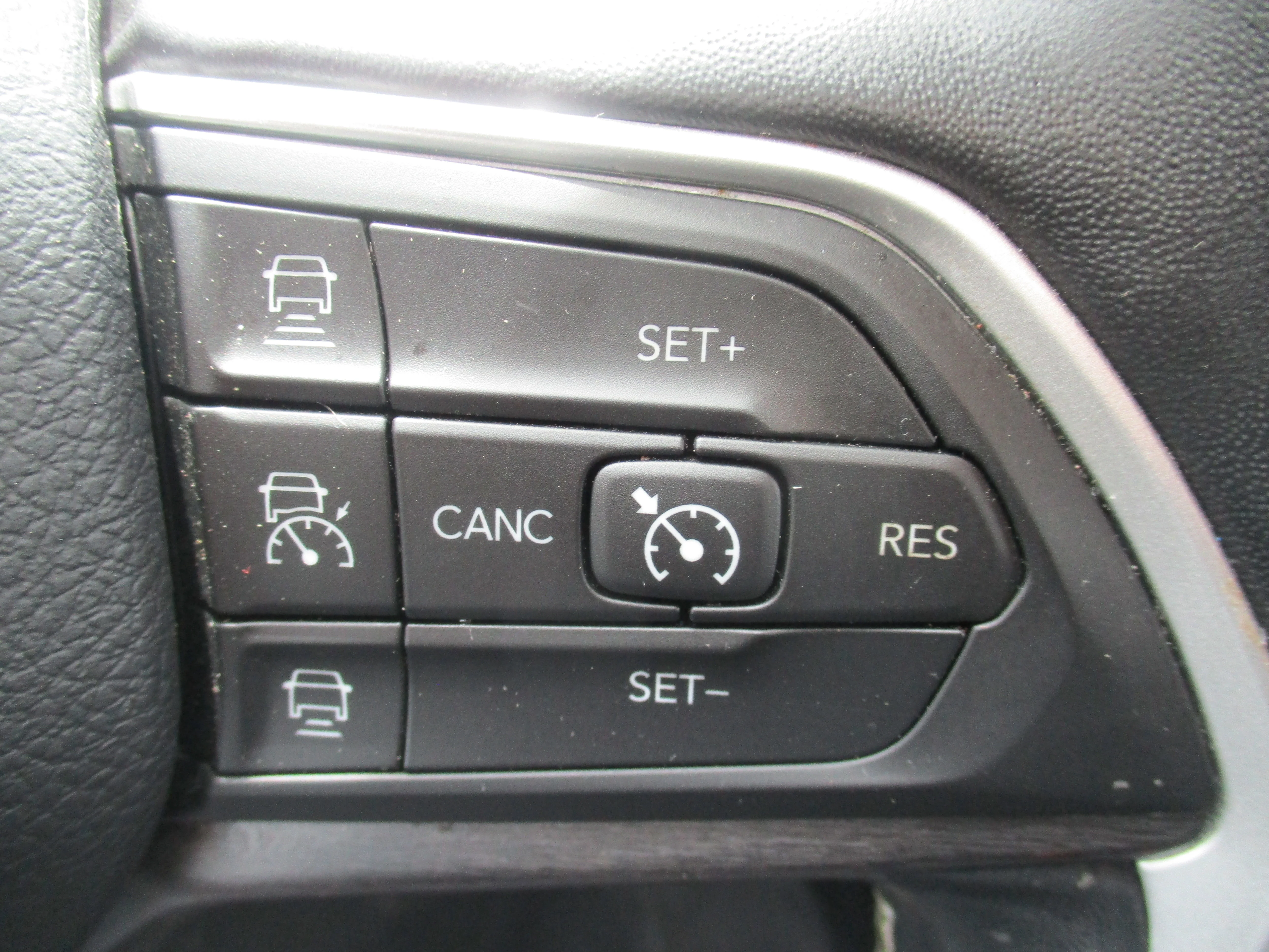 Certified Used 2022 Diamond Black Crystal Pearlcoat Jeep Limited image 9