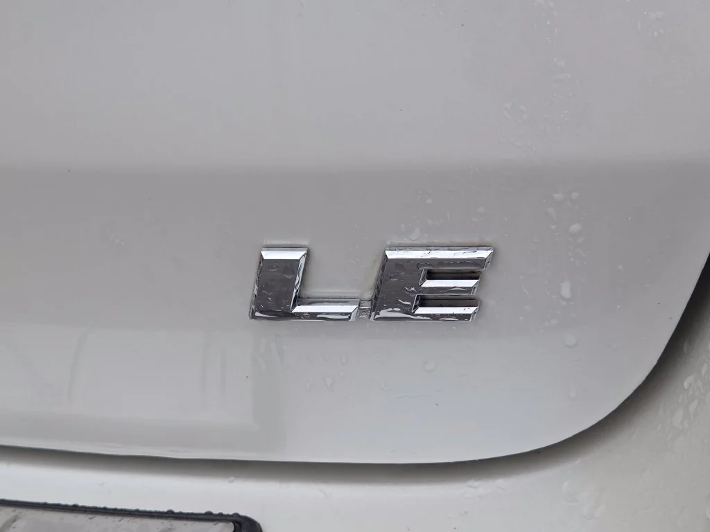 Used 2015 Blizzard Pearl Toyota LE Plus image 26
