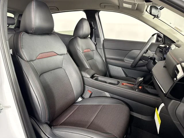 New 2026 Aspen White TriCoat / Super Black Two-tone Nissan SR image 23