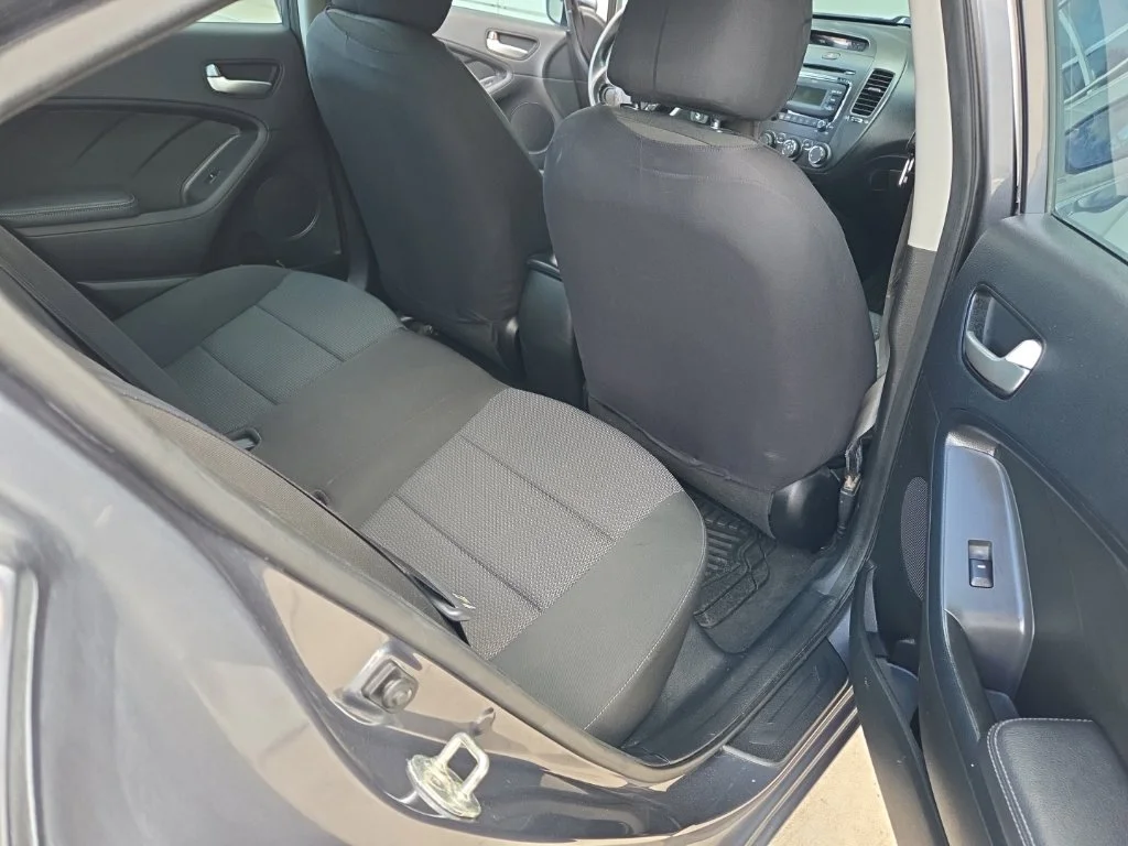 Used 2018  Kia LX image 10