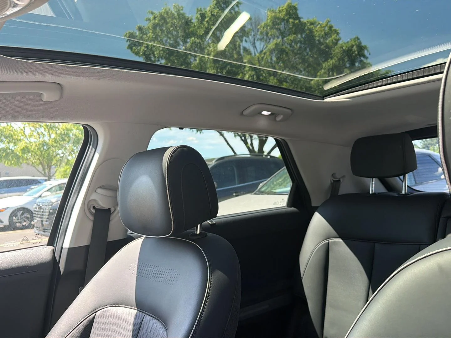 Used 2022 Digital Teal Hyundai Limited image 7