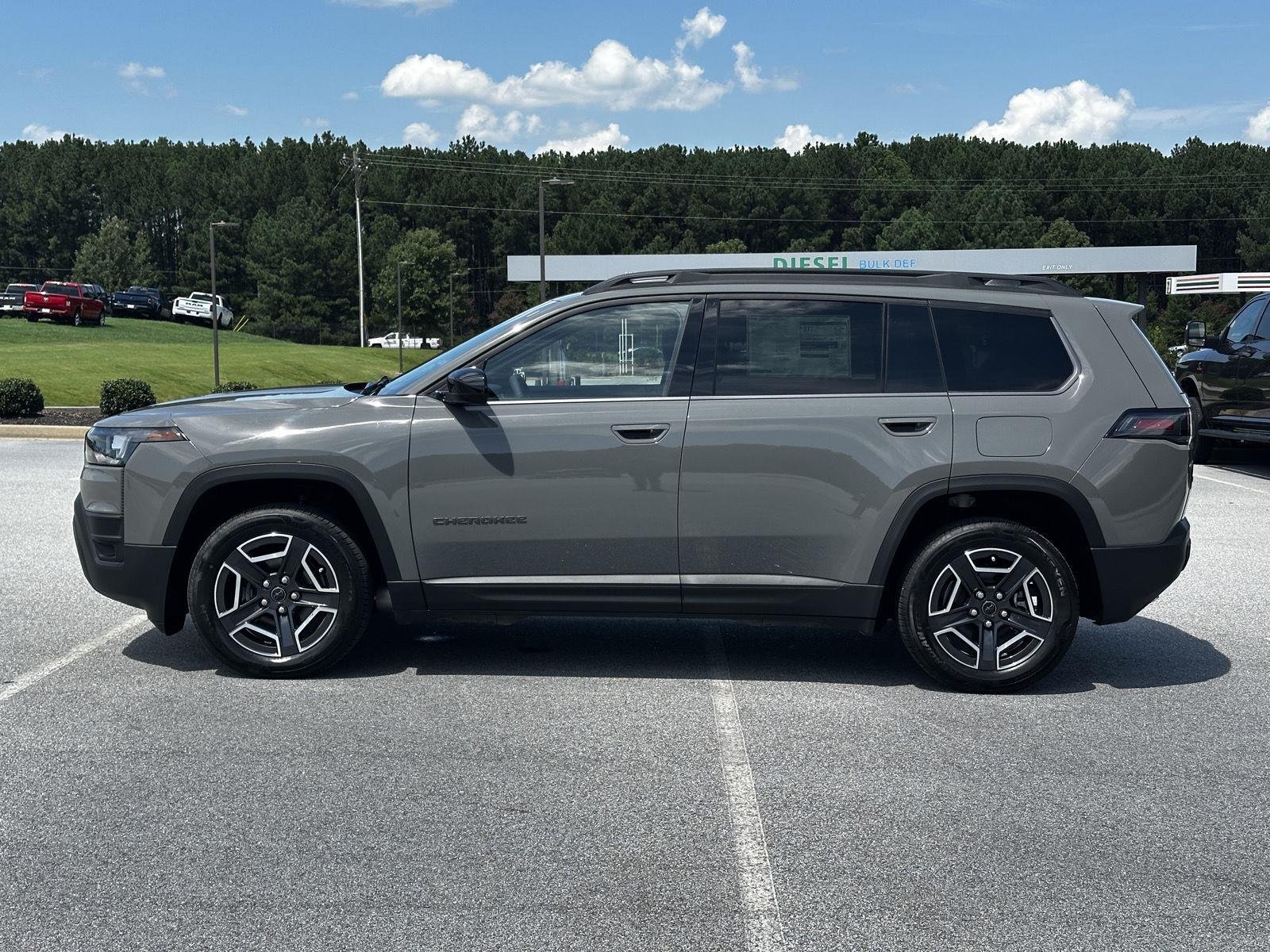 New 2026 Sting-Gray Clear-Coat Exterior Paint Jeep Laredo image 5