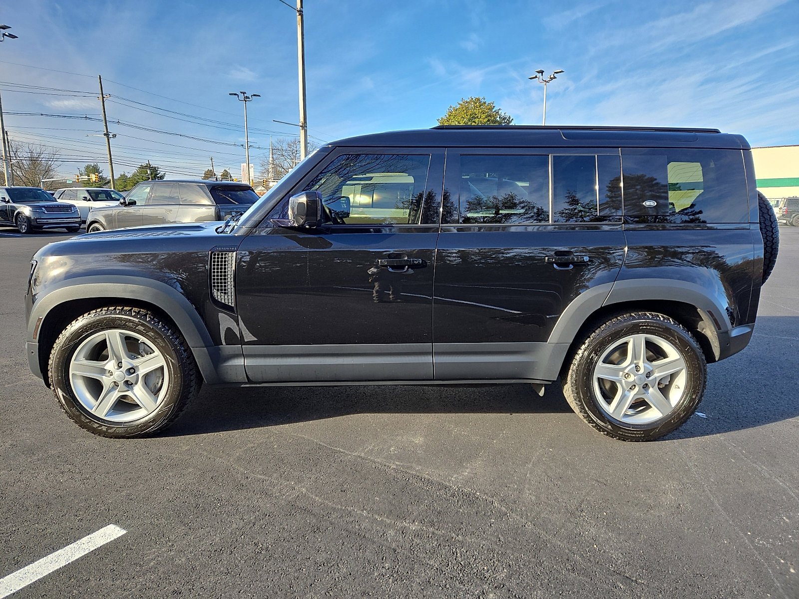 Used 2020 Santorini Black Metallic   1Ag Land Rover SE image 8