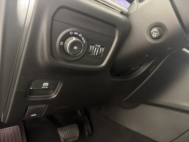 New 2027 Gray Jeep Limited Reserve image 17