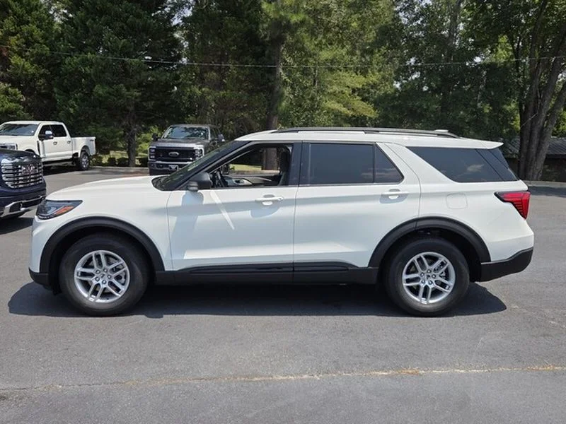 New 2026 Star White Metallic Tri-Coat Ford Active image 5