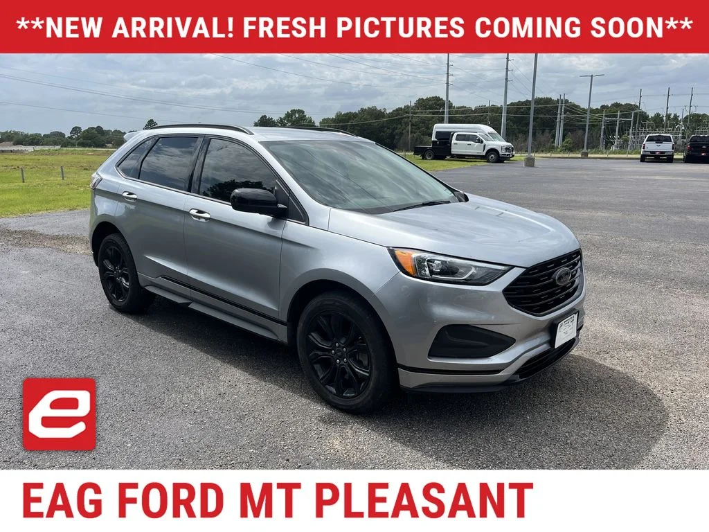 Used 2022 Iconic Silver Metallic Ford SE image 1