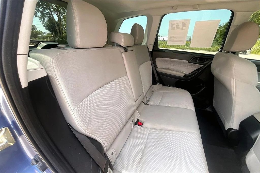 Used 2018 Blue Subaru 2.5i Premium image 26