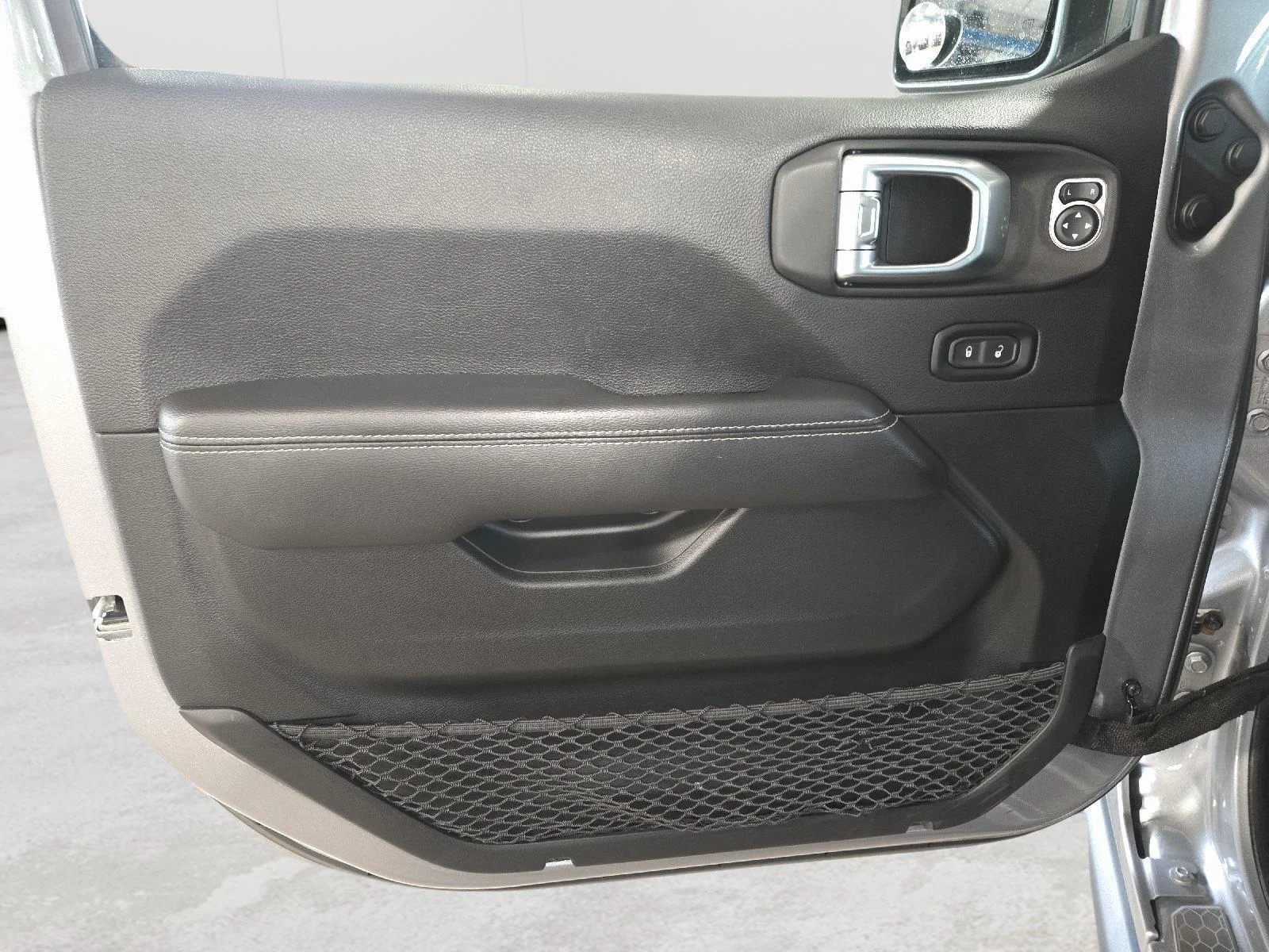 Used 2020 Billet Silver Metallic Jeep Sahara image 12