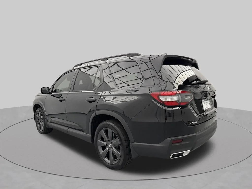 2025 Honda Pilot SPORT SUV Slide 4