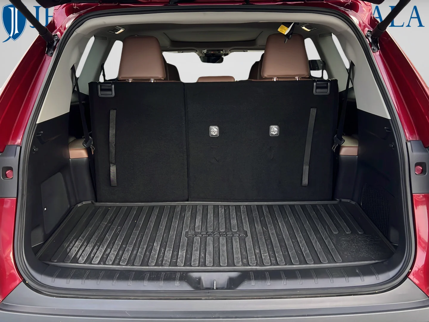 Used 2025 Pearl Toyota Platinum image 10