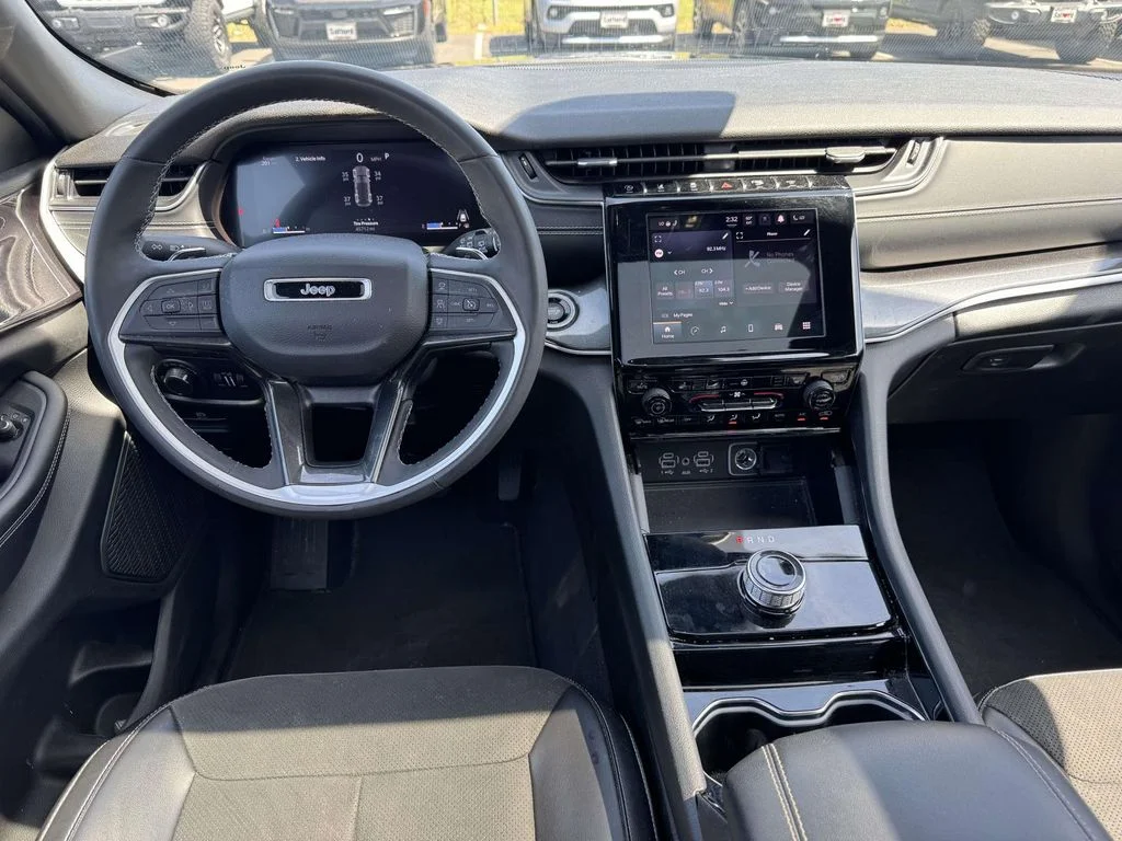 Used 2023 Black Jeep Altitude X image 16