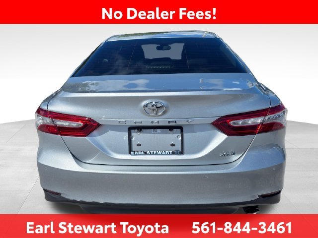Used 2018 Silver Toyota XLE image 7