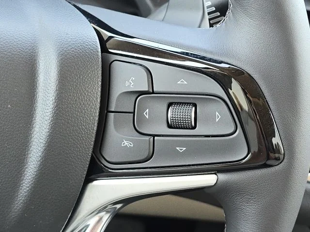 Used 2022 Black Buick Essence image 39