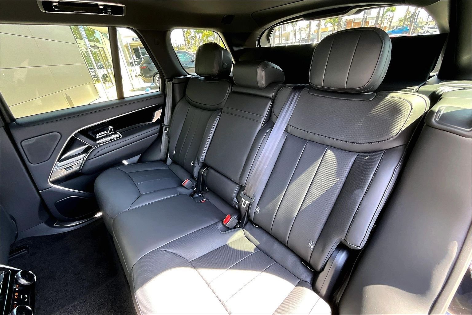 New 2026 Santorini Black Land Rover SE image 10