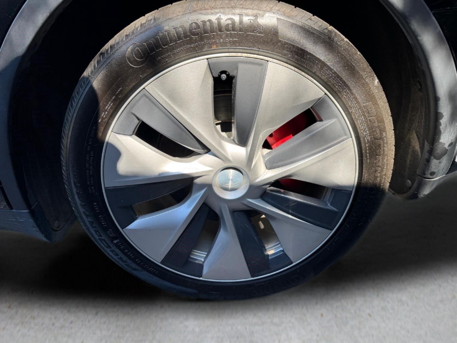 Used 2022  Tesla Performance image 5