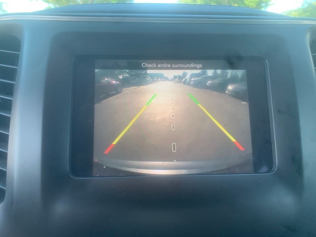 Used 2019 Diamond Black Crystal Pearlcoat Jeep Latitude image 16