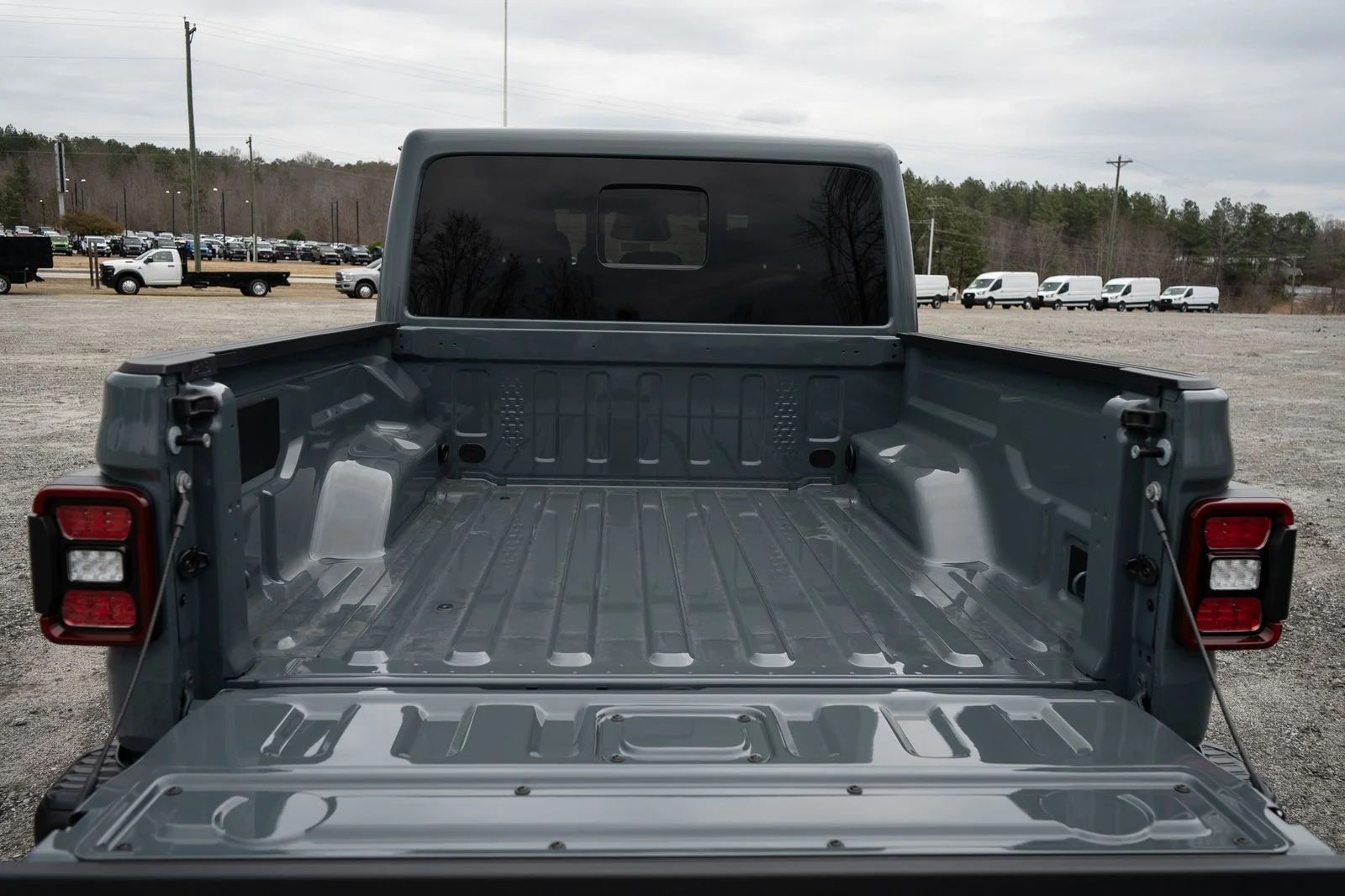 New 2026 Anvil Clear-Coat Exterior Paint Jeep Rubicon image 9