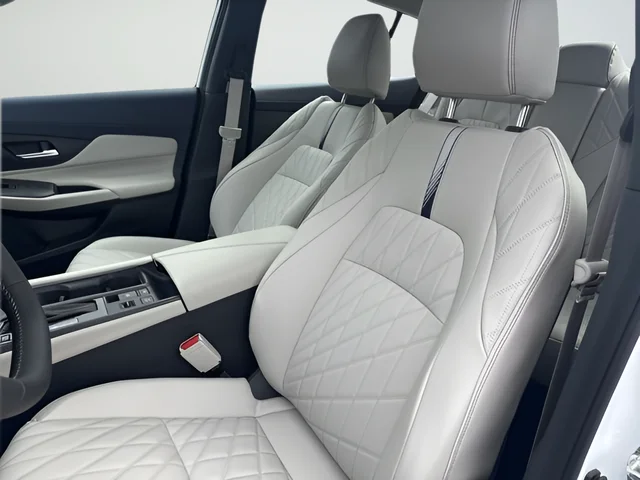 New 2026 White Nissan SL image 21