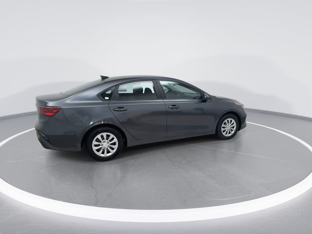 Used 2022 Gray Kia FE image 9