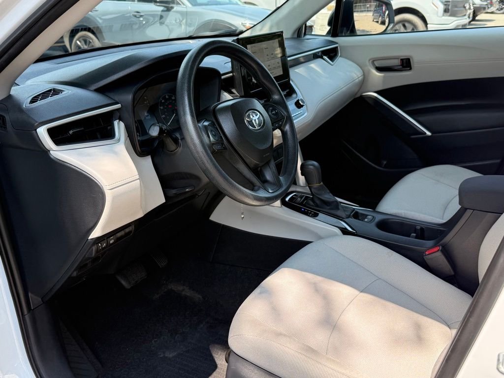 Used 2024 White Toyota L image 21