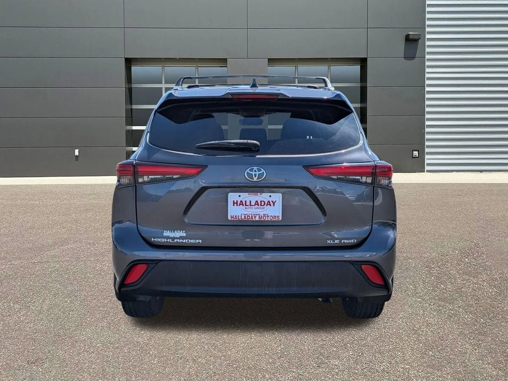 Used 2020 Magnetic Gray Metallic Toyota XLE image 7