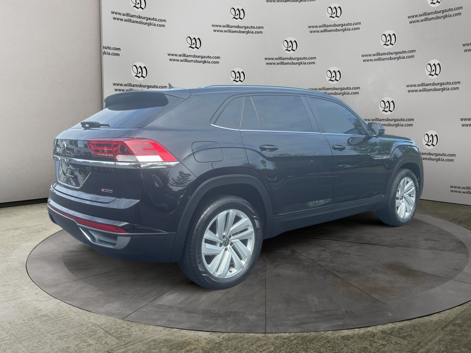 Used 2022 Black Volkswagen 2.0T SE w/Technology image 5