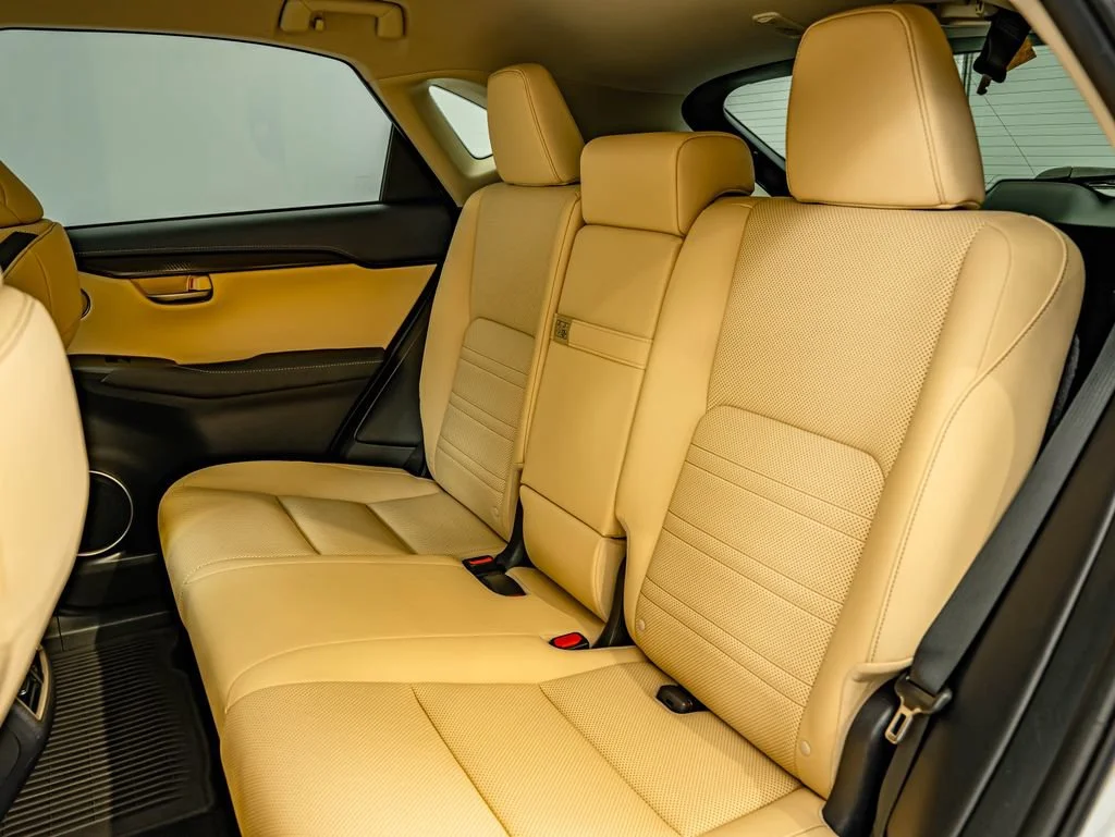 Used 2015 White Pearl Lexus 200t image 36