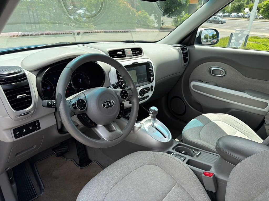 Used 2017 Caribbean Blue w/Clear White Roof Kia Base image 15