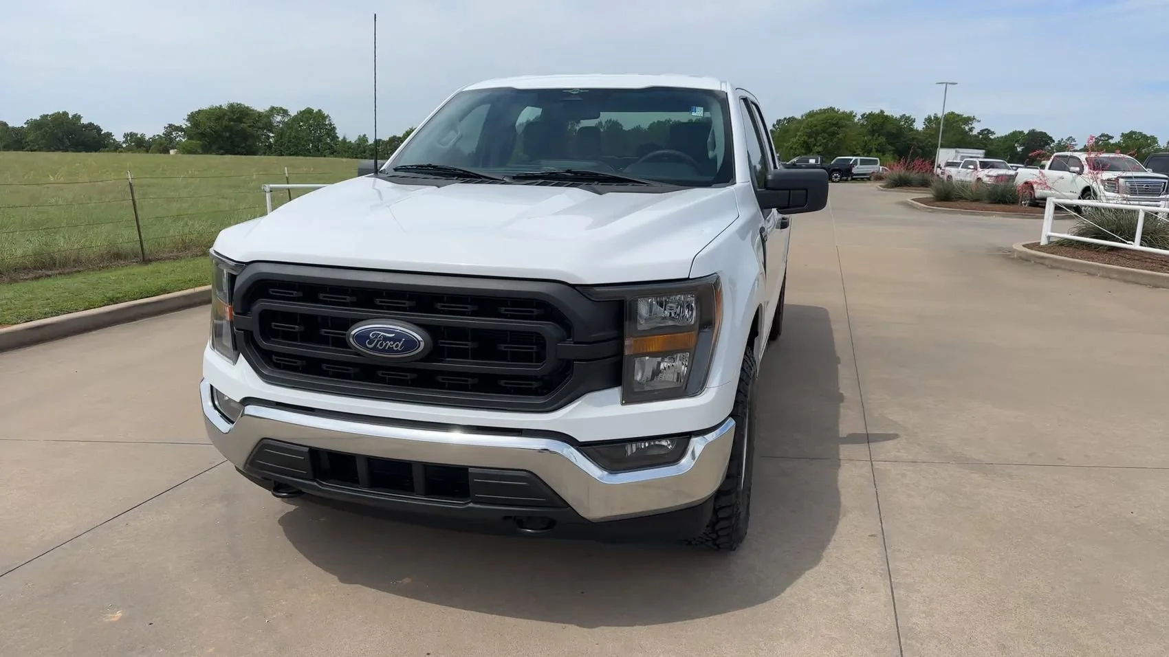 Used 2023 Oxford White Ford XL image 4