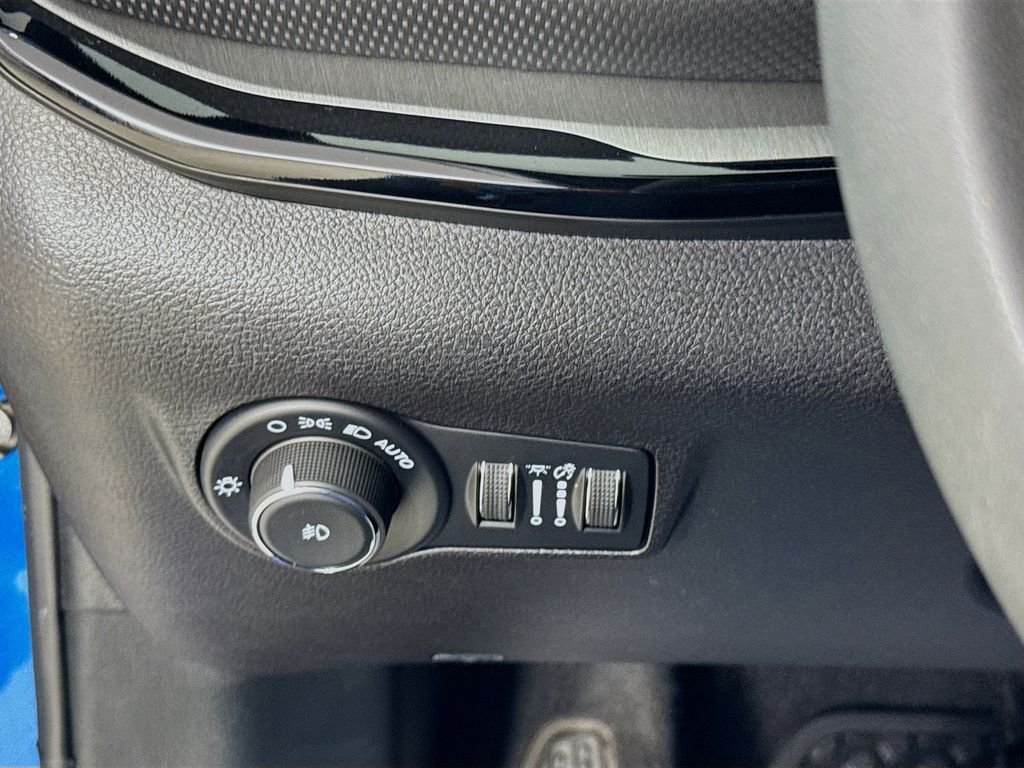 Used 2025 Hydro Blue Pearlcoat Jeep Trailhawk image 11