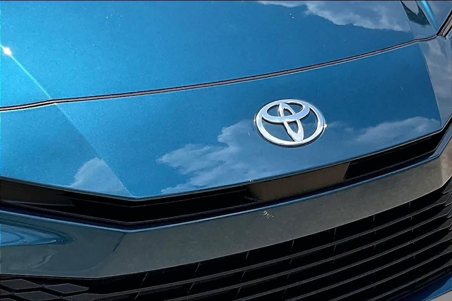 Used 2026 Ocean Gem Toyota LE image 29
