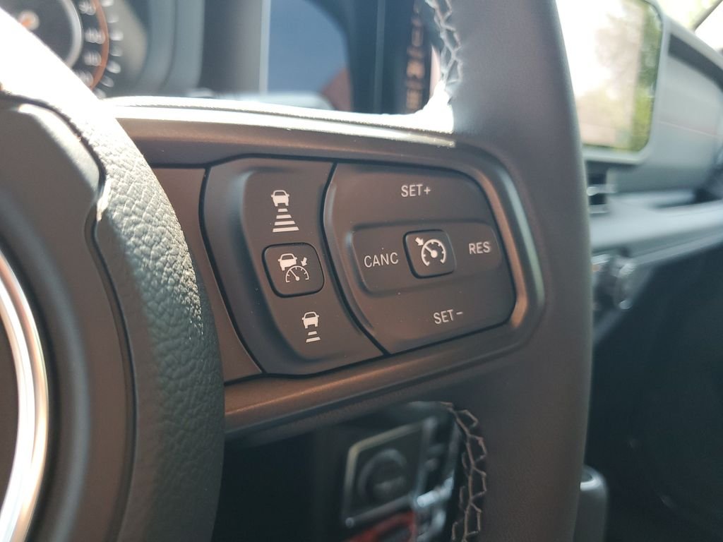 New 2026 Granite Crystal Metallic Clearcoat Jeep Rubicon X image 26