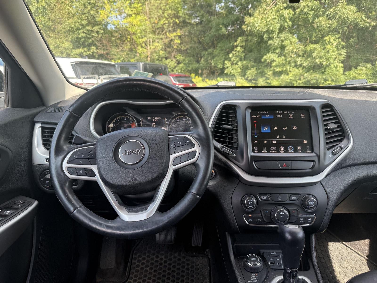 Used 2018 Diamond Black Crystal Pearlcoat Jeep Latitude Plus image 6