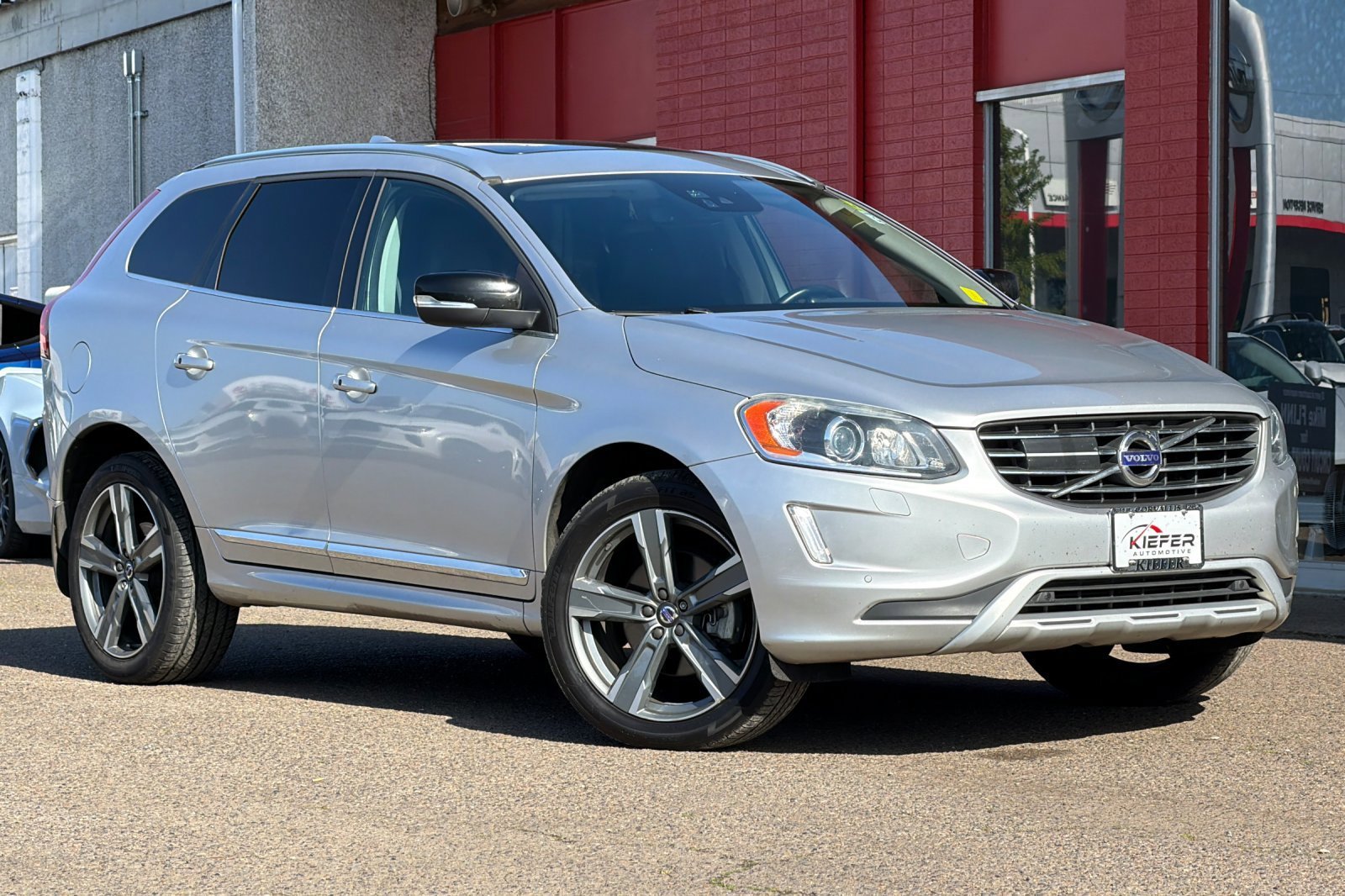 Used 2017 Silver Volvo Dynamic image 2