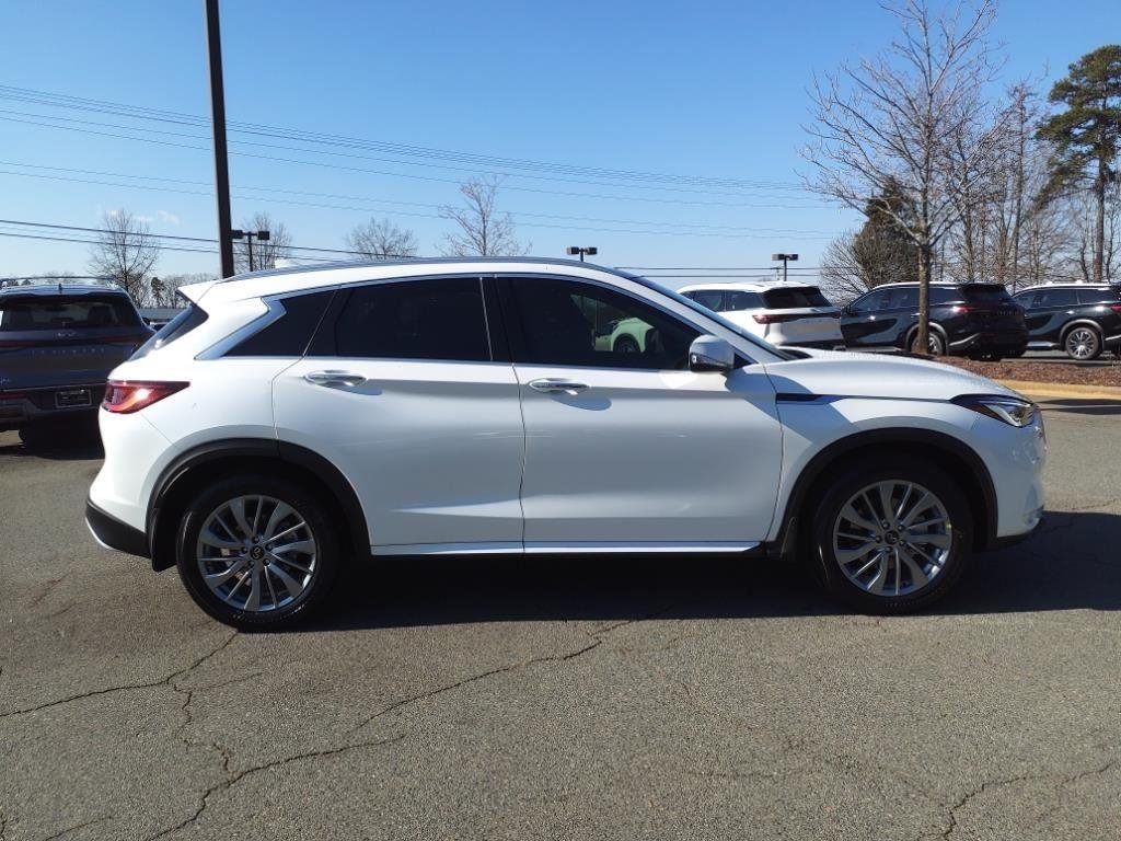 Used 2024 Radiant White INFINITI LUXE image 22