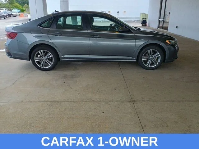 Used 2024  Volkswagen 1.5T SE image 2