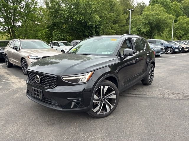 2023 Volvo XC40 B5 Plus Dark AWD's photo