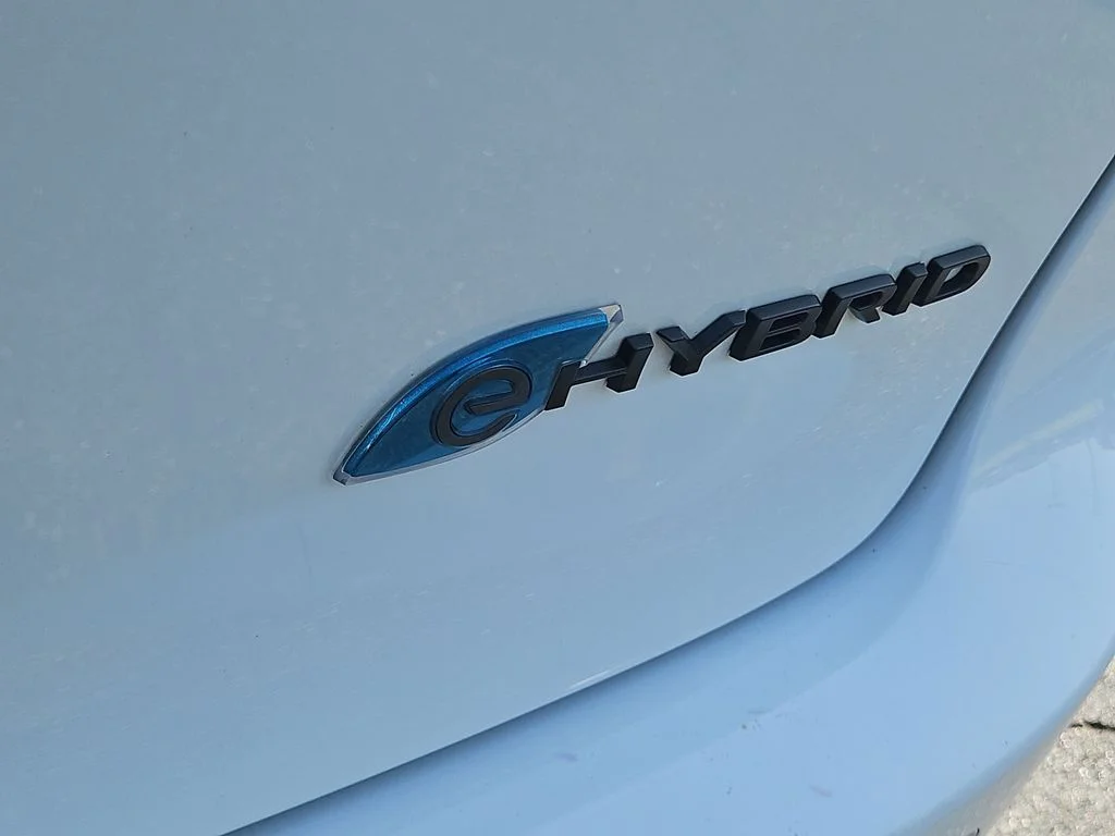 Used 2024 White Chrysler Select S Appearance image 7
