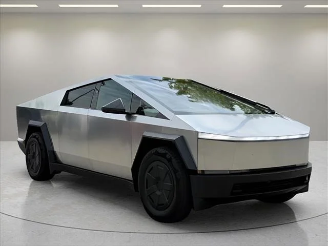 Used 2024  Tesla Base image 3