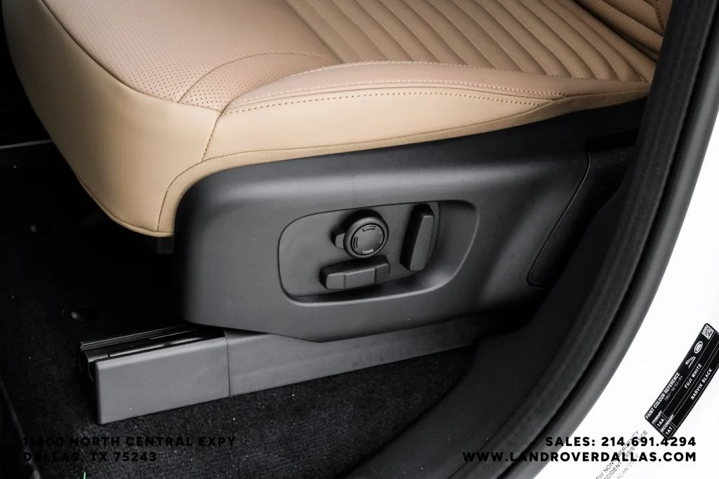 New 2026 Fuji White Land Rover Dynamic SE image 40
