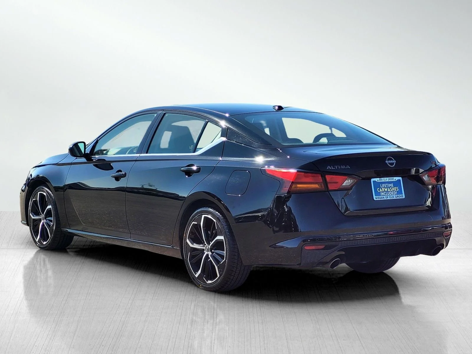 Used 2024 Super Black Clearcoat Nissan 2.5 SR image 9