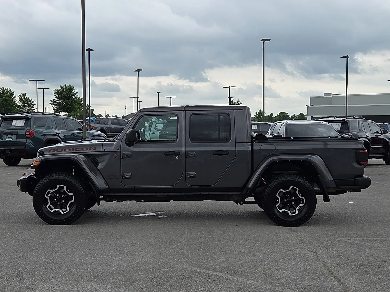 Used 2022 Granite Crystal Metallic Clearcoat Jeep Rubicon image 3
